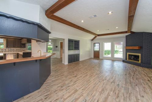 925 Manchester Dr, Conroe TX  77304-2794 exterior