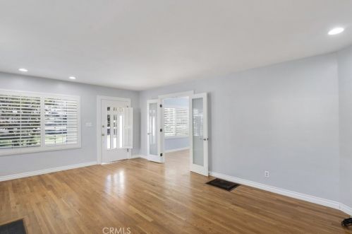 3300 Montrose Ave, Glendale CA 91214-3341 exterior