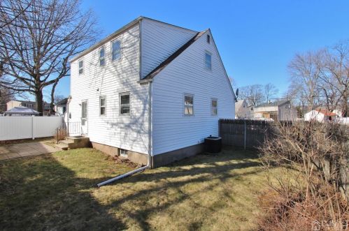 2 Kennedy Ct, Green Brook, NJ 08812-1607