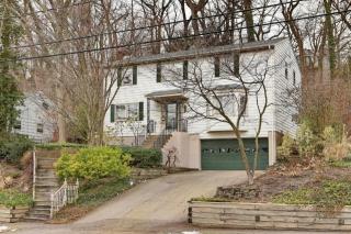 328 Hillcrest Rd, Ridgewood, NJ 07450-2446