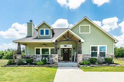 383 Mill Rd, Angleton, TX 77515-9095