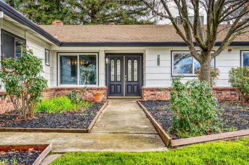 6726 Connemara Cir, Citrus Heights, CA 95621-6402