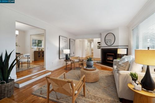 3686 Rosebrook Ct, Concord, CA 94518-1537