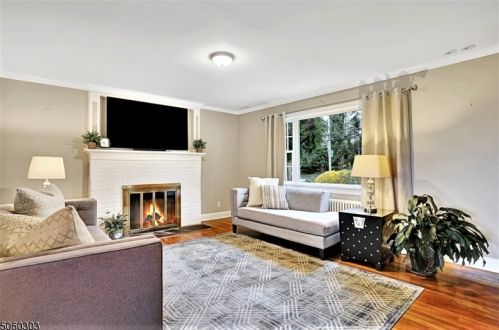 843 Long Hill Rd, Gillette, NJ 07933-1323