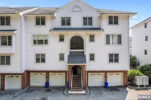 28 Legend Hills Dr, Edgewater, NJ 07020-2124