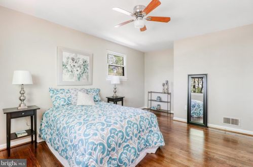 5502 Kings Park Dr, Springfield VA  22151-1106 exterior