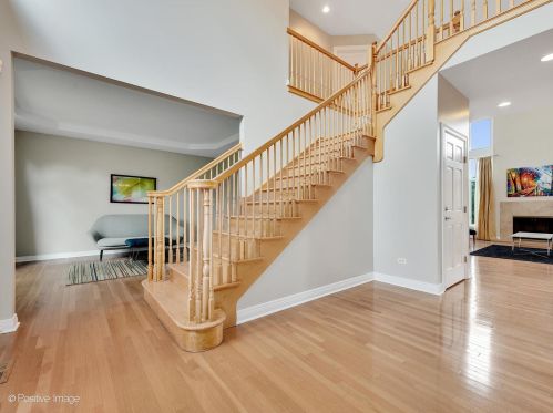 6887 Fieldstone Dr, Willowbrook IL  60527-5295 exterior