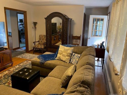 1890 Poquonock Ave, Windsor CT  06095-1234 exterior