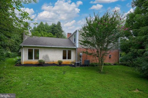 1455 Country Club Dr, Lancaster PA  17601-5211 exterior