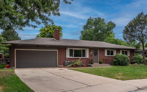 2980 Oneida St, Denver, CO 80207-2913