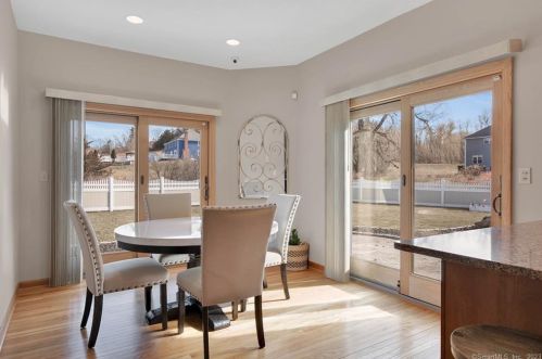 2 Wheatfield Dr, Wallingford CT  06492-5453 exterior
