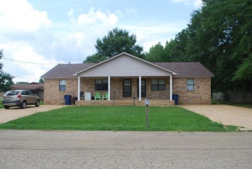 1 Yellow Creek Ave, Leedy, MS 38833-9307
