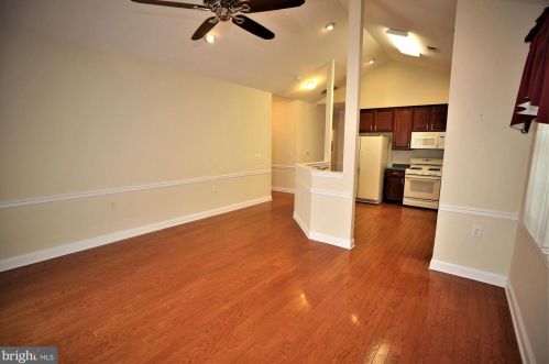 6 Hummingbird Dr, Trenton NJ  08690-3557 exterior