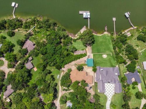 8305 Eagle Mountain Cir, Fort Worth TX  76135-9536 exterior
