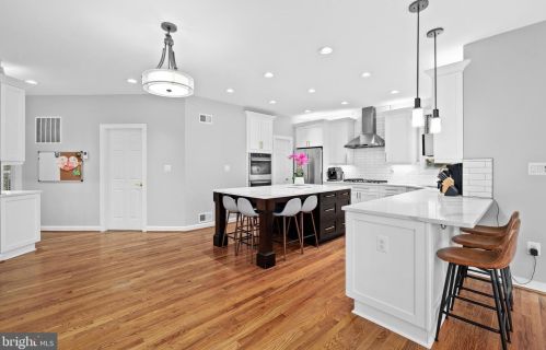 7305 Laurel Creek Ct, Springfield VA  22150-4912 exterior