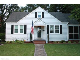 1211 Larchmont Cres, Norfolk VA  23508-1118 exterior