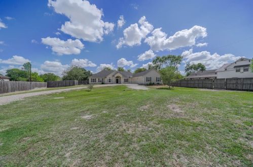 12515 Boxwood Ct, Pearland, TX 77581-2659