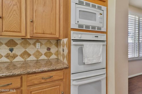 735 Eisenhower Way, Simi Valley CA 93065-8361 exterior