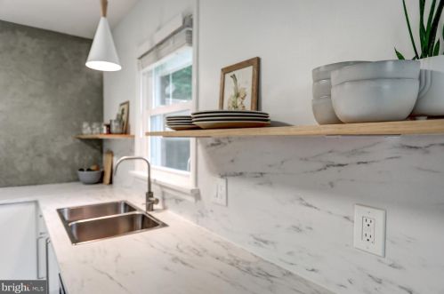 1651 Sunset Ave, Lancaster PA  17601-4355 exterior