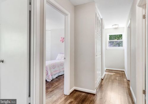 5502 Kings Park Dr, Springfield VA  22151-1106 exterior