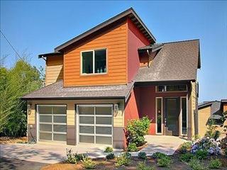 3656 Fauntleroy Ave, Seattle, WA 98126-2357