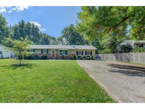 365 Durfee St, Warrensburg, IL 62573-9654