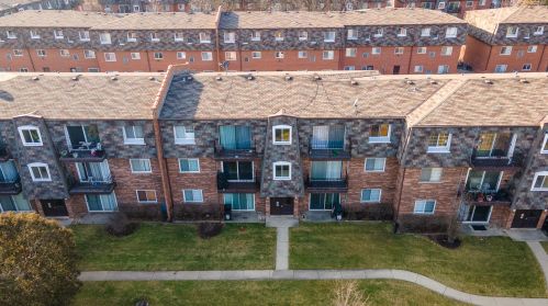 9381 Bay Colony Dr, Des Plaines, IL 60016-3752