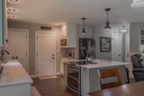 326 Plymouth Ct, Sycamore IL  60178-1510 exterior