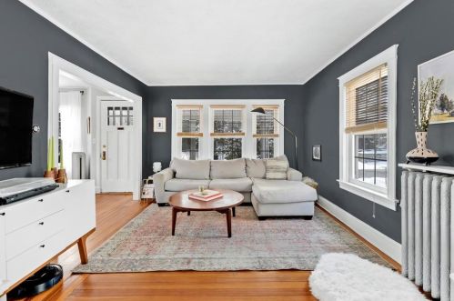 76 Hillside Ave, Providence, RI 02906-2916