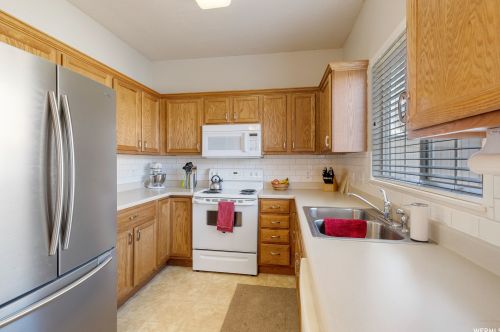 5574 Washoe Cv, Taylorsville, UT 84081-5015
