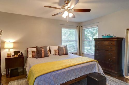 4633 Selkirk Dr, Fort Worth TX  76109-5243 exterior