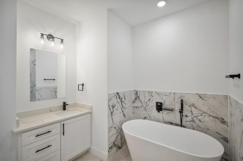 620 Longhorn Trl, Angleton TX 77515-9623 exterior