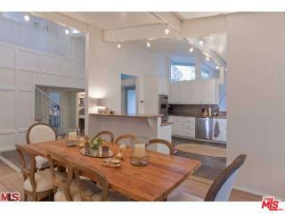 348 Sycamore Rd, Santa Monica CA  90402-1122 exterior