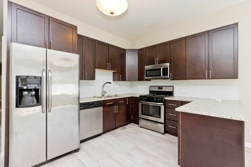 2246 Belden Ave, Chicago, IL 60647-3251