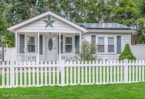 20 Kensington Ave, Old Bridge, NJ 08857-1109