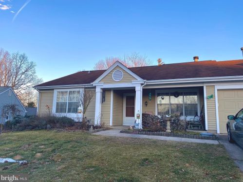 1070 Canterbury Dr, Lakehurst, NJ 08759-5368