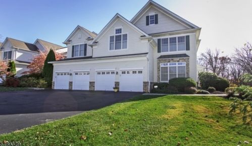 10 Jade Cir, Parsippany, NJ 07834-3718