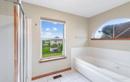 1210 Easton Dr, Carol Stream IL  60188-4817 exterior