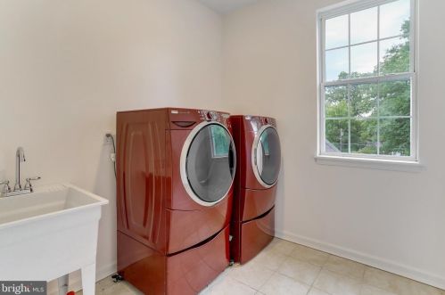 6803 Braddock Rd, Springfield VA  22151-3016 exterior