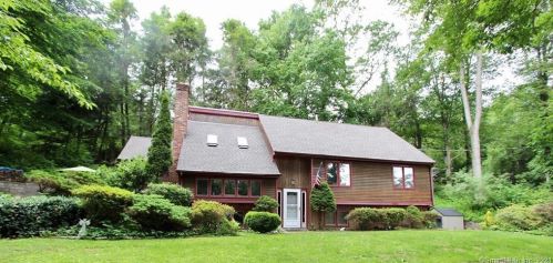 60 Engleside Ter, Sandy Hook, CT 06482-1229