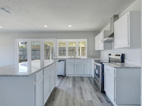 2030 Victoria Rd, Carrollton TX 75007-3120 exterior