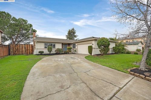 537 Ruby Rd, Livermore, CA 94550-5158