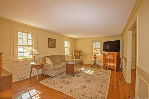 6 Suncrest Dr, Somers, CT 06071-2211