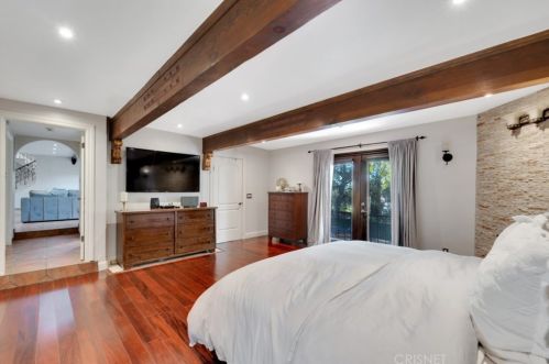 1664 Las Flores Dr, Glendale CA  91207-1200 exterior