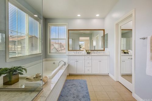 225 Wicker, Irvine CA  92618-1170 exterior