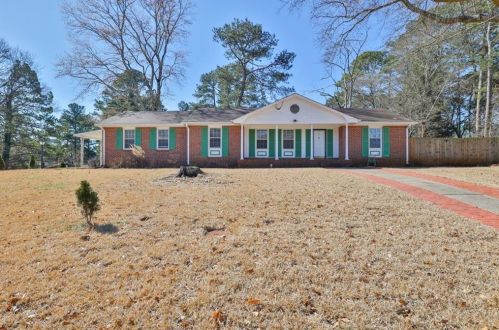 5524 Laurel Ln, Lilburn, GA 30047-6168