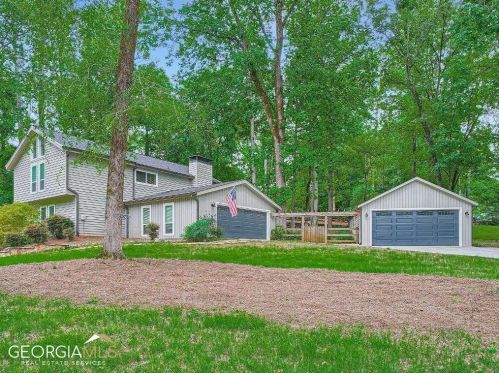 1490 Bank Dr, Marietta, GA 30068-1805