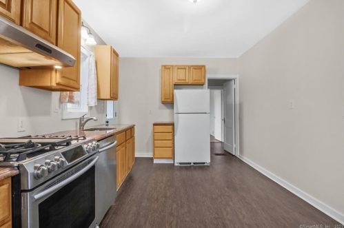 15 Laurel St, Norwalk CT  06855-1115 exterior