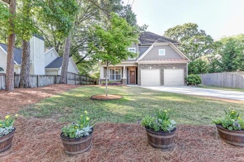 2554 Edwards Dr, Atlanta GA  30318-1111 exterior