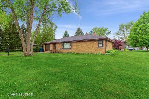 57 Knollwood Ln, Kankakee, IL 60901-4628